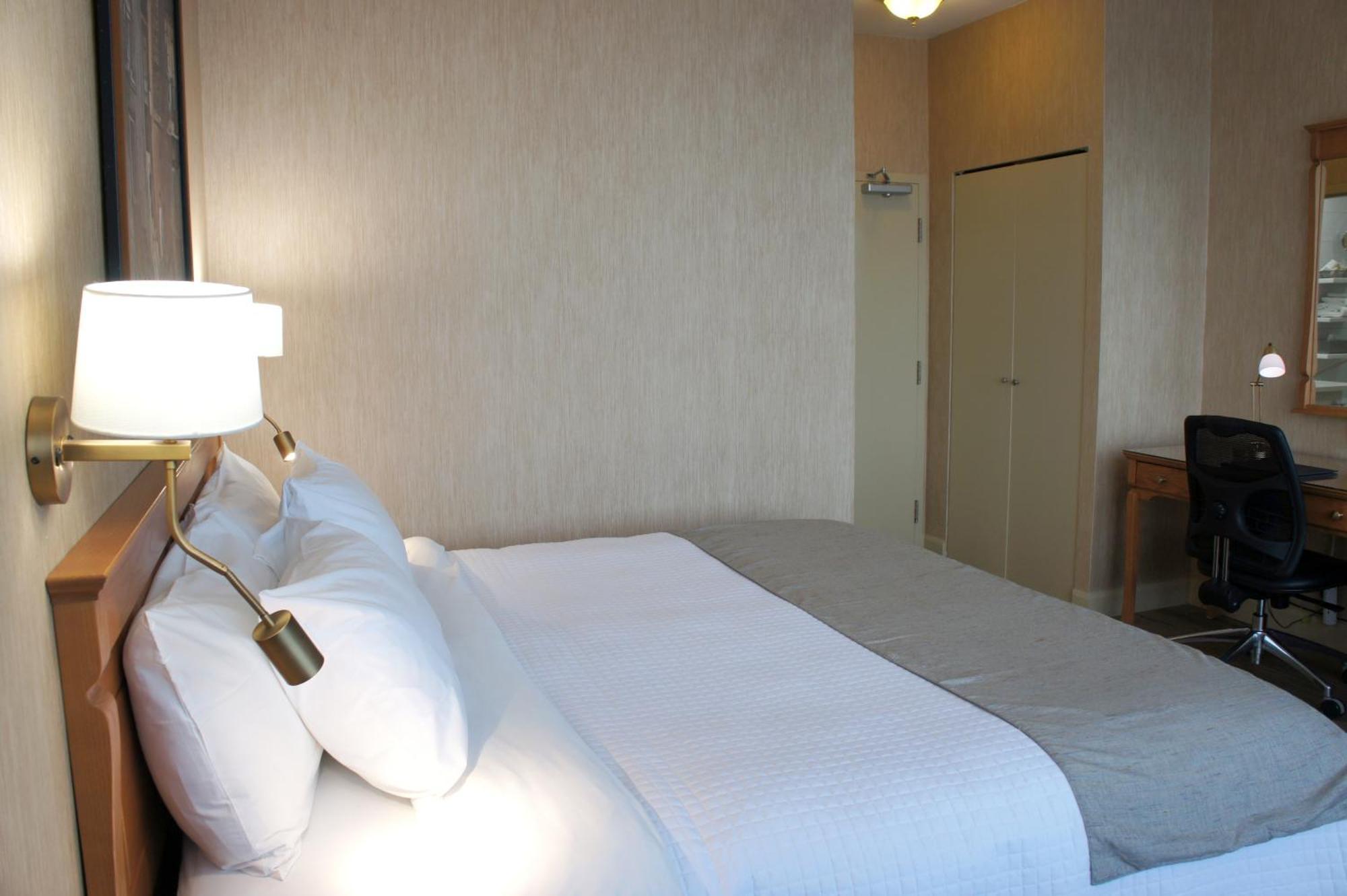 Hotel Castel Гранби Екстериор снимка