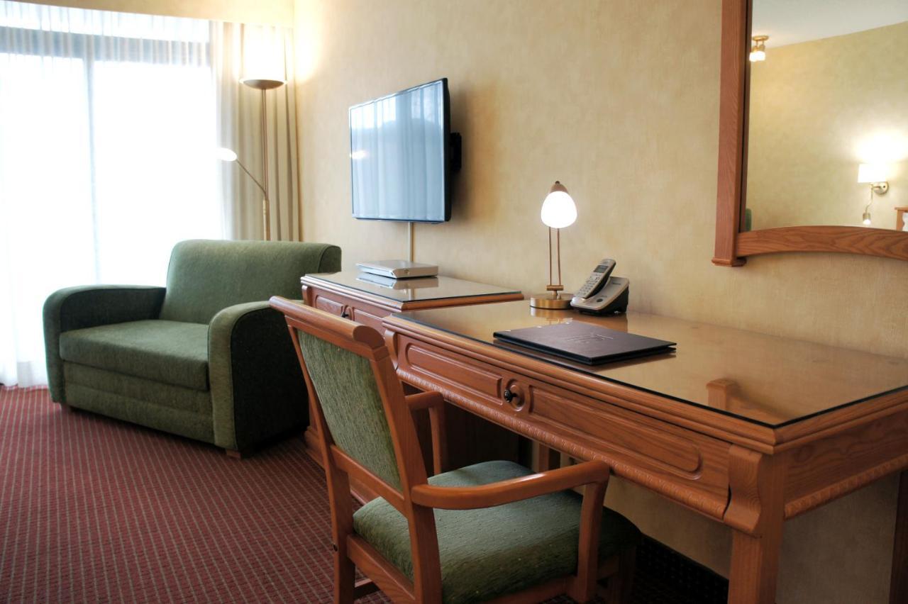 Hotel Castel Гранби Екстериор снимка